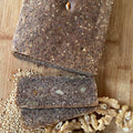 Bloque de harina de almendras con semillas, nueces tostadas, sésamo tostado, chia y linaza